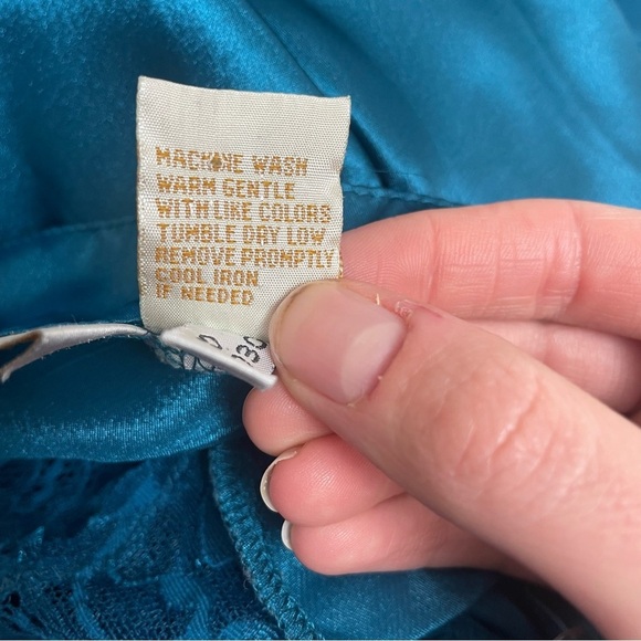 VINTAGE VICTORIA’S SECRET teal slip with high slit - Picture 5 of 9